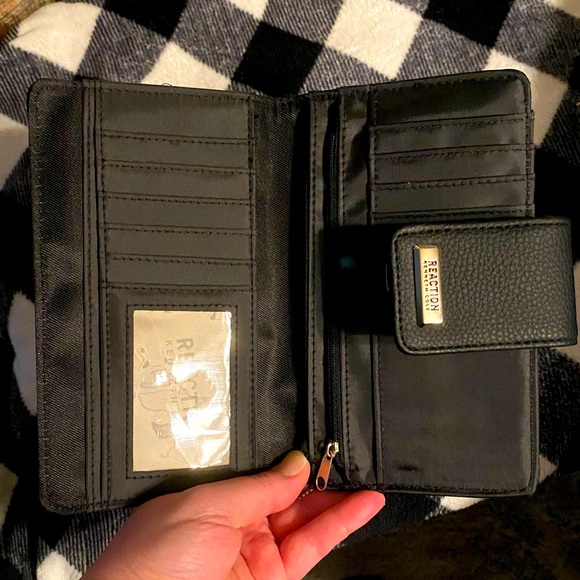 Kenneth Cole Reaction Wallet - Picture 2 of 2